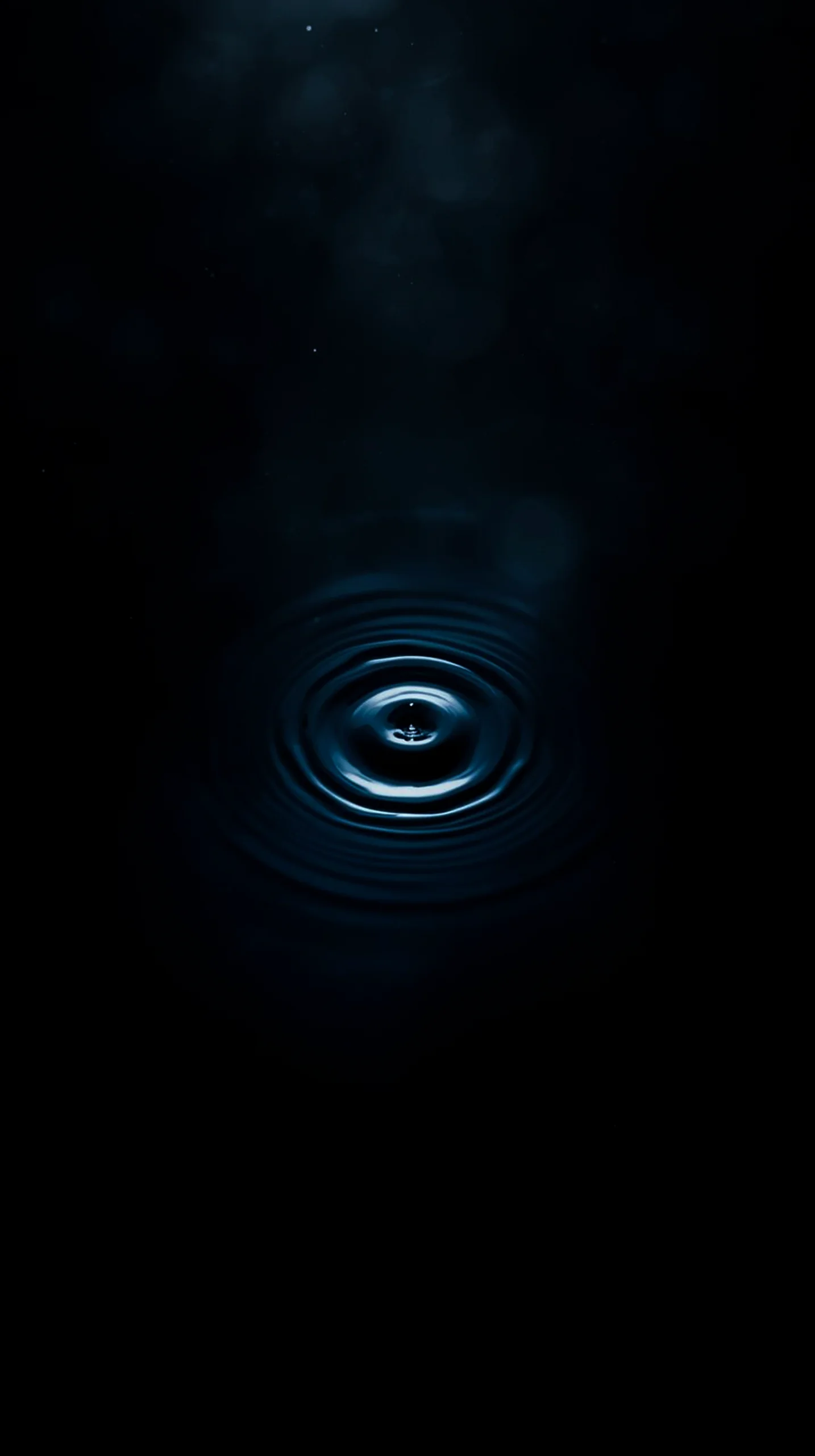 Amoled wallpaper 4k for mobile featuring a dark water ripple, perfect for iphone wallpaper 4k and 4k backgrounds.