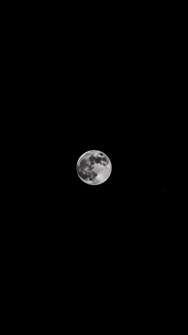Minimalist Full Moon AMOLED Wallpaper 4K for Mobile